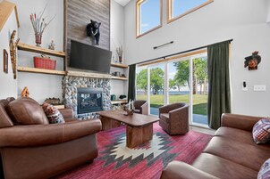 House, 3 Bedrooms | Living area | Smart TV, streaming services