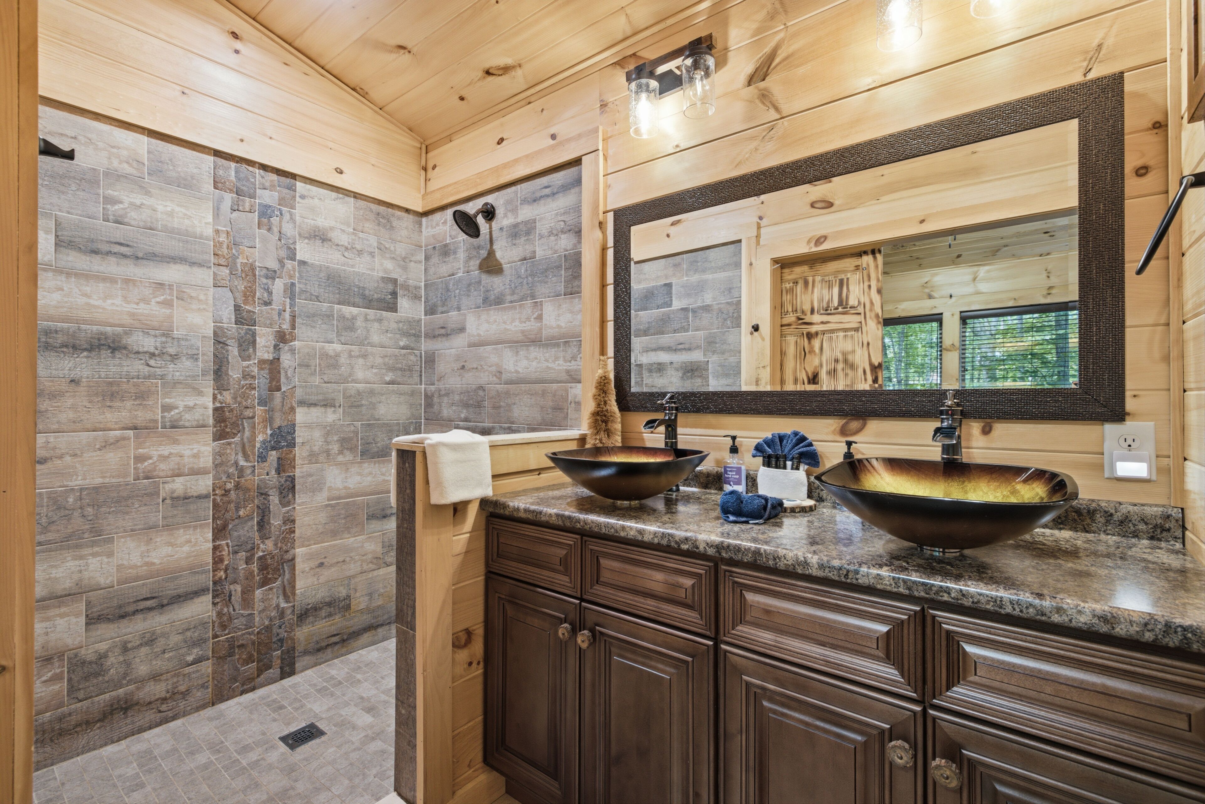 Cabin, 1 Bedroom | Bathroom | Towels