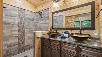 Cabin, 1 Bedroom | Bathroom | Towels