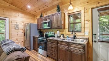 Cabane, 1 chambre | Cuisine privée | Réfrigérateur, four, cafetière/bouilloire, grille-pain