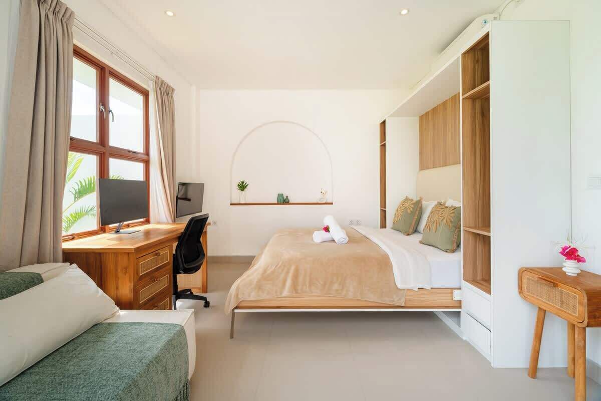 In-room safe, iron/ironing board, WiFi (free), bed sheets