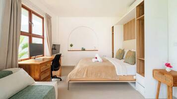 In-room safe, iron/ironing board, WiFi (free), bed sheets