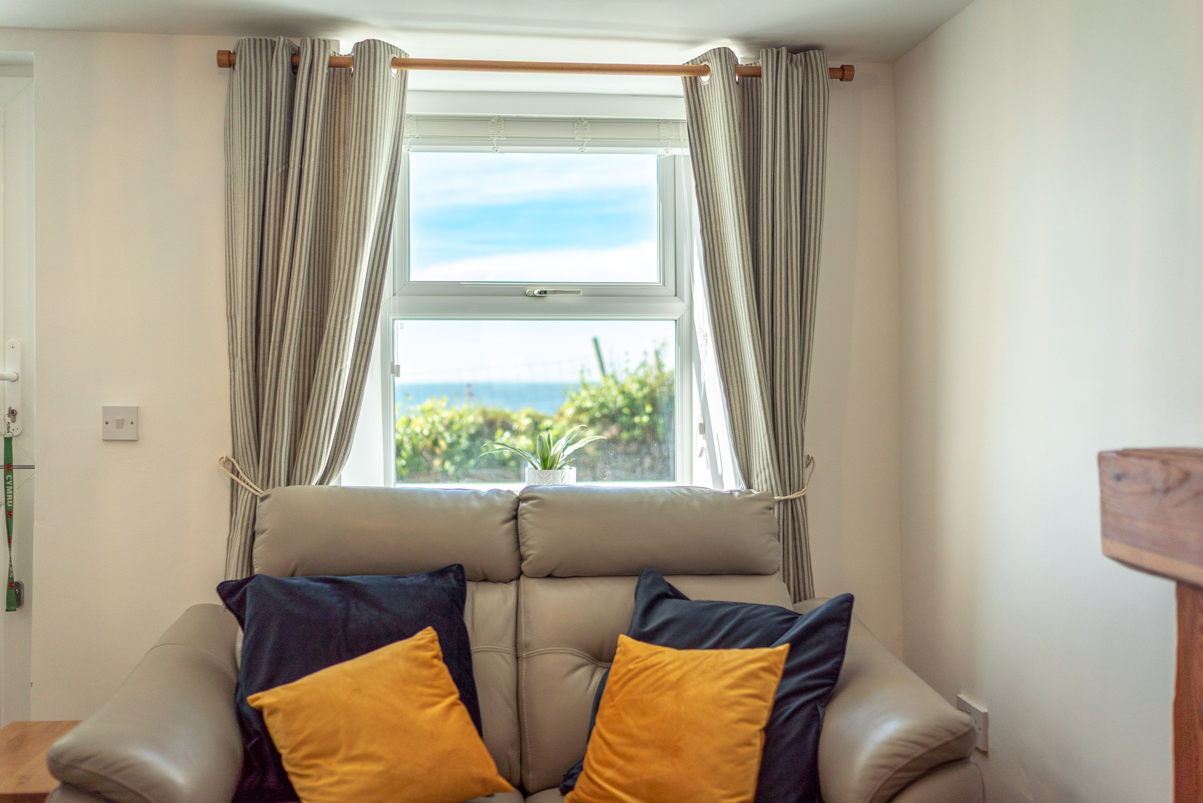 Coastal Holiday Cottage In North Wales | Pensarn - Traeth Aberdaron Beach