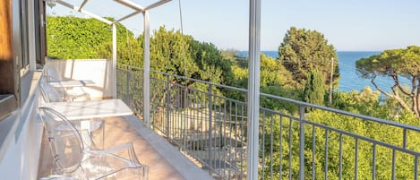 2 Bedroom Apartment, First Floor | Terrasse/Patio