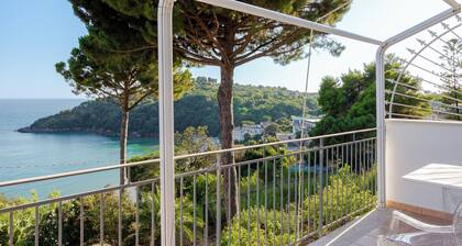Lilium Gaeta Apartment by Mamo Florence