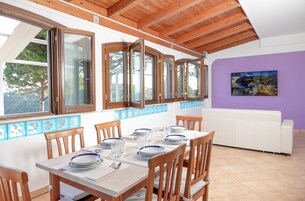 2 Bedroom Apartment, First Floor | Cucina privata | Tavolo da pranzo