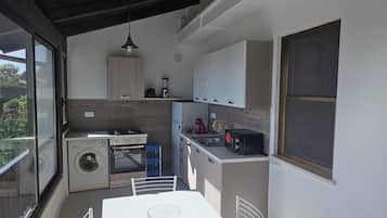 1 Bedroom Apartment | Yksityinen keittiö | Ruokailupöytä