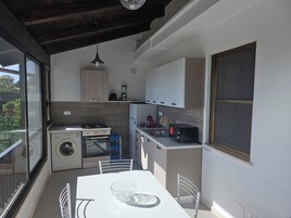 1 Bedroom Apartment | Cucina privata | Tavolo da pranzo
