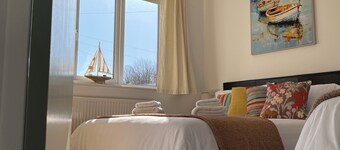 Cosy, Village, Bungalow with lots of Parking Space. Pet & Family Friendly.
