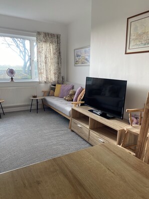 Living area - Cosy, Village, Bungalow with lots of Parking Space. Pet & Family Friendly. (Tetney)