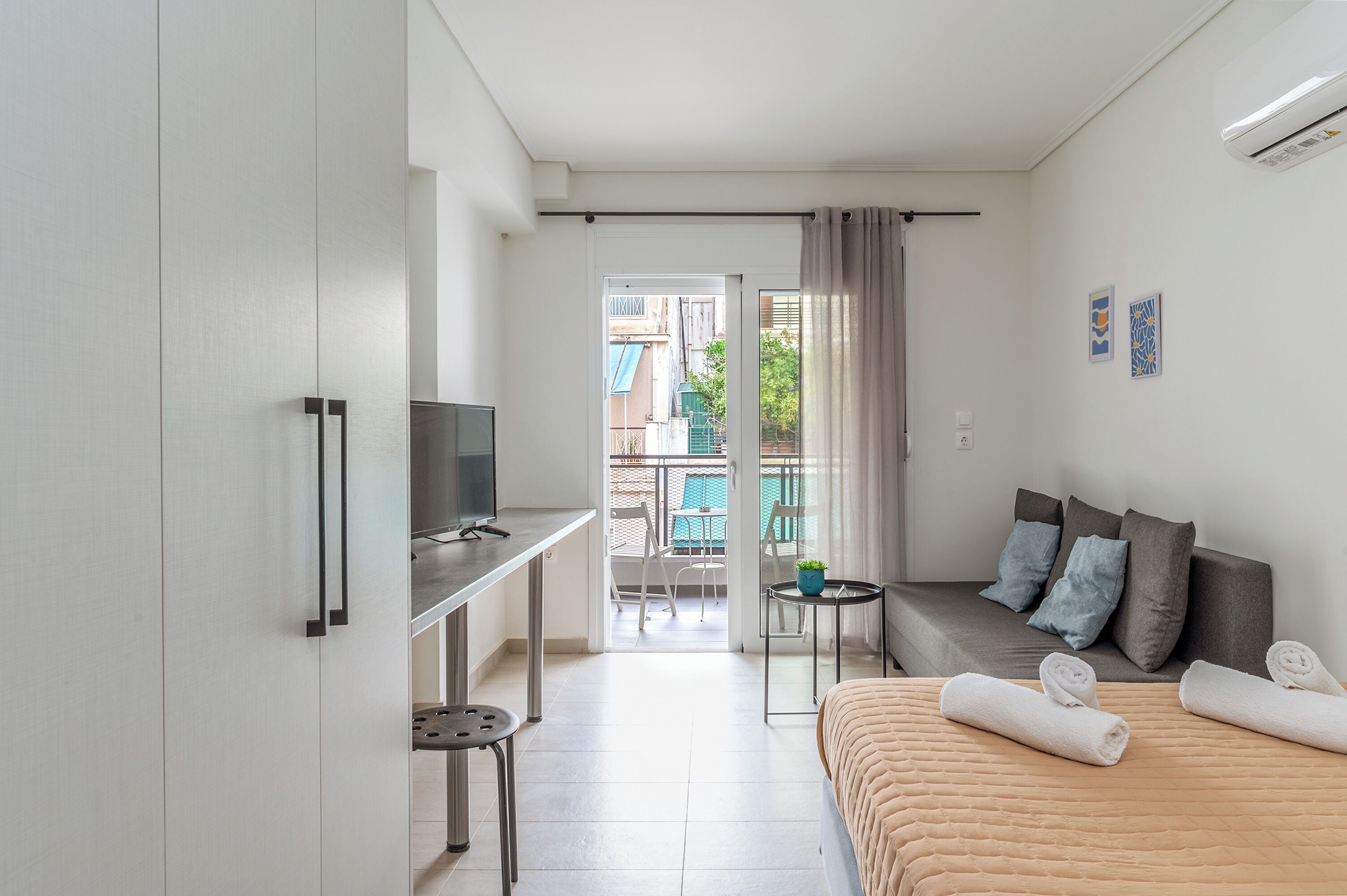 Estúdio conforto, vista para a cidade | Quartos à prova de som, ferros/tábuas de passar roupa, Wi-Fi de cortesia