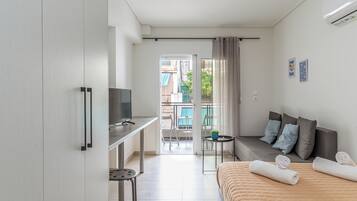 Estúdio conforto, vista para a cidade | Quartos à prova de som, ferros/tábuas de passar roupa, Wi-Fi de cortesia