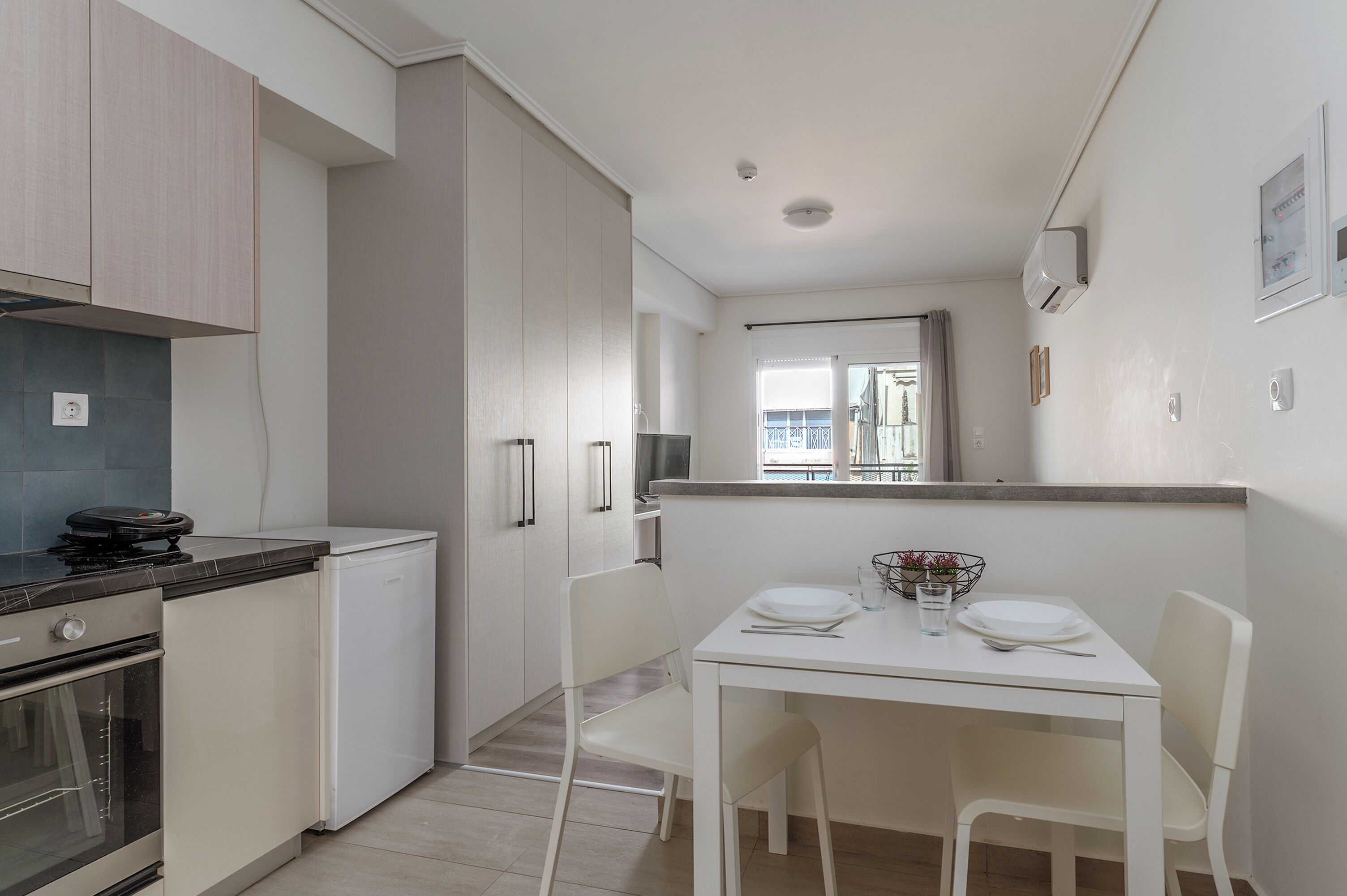 Studio Comfort, pemandangan kota | Dapur pribadi | Oven, kompor, dan peralatan masak/sendok-piring