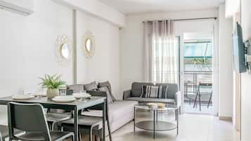 Comfort Apartment, City View | Dining