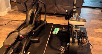 2-bedroom house with AC, parking, and cardio/GYM equipment in Providence