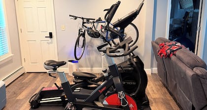 2-bedroom house with AC, parking, and cardio/GYM equipment in Providence