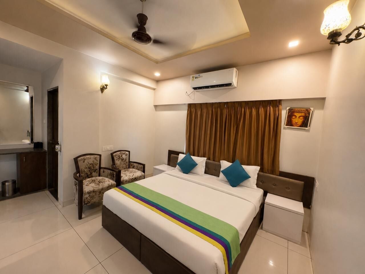 Kamar Premium | Meja kerja, Wi-Fi gratis, dan seprai linen