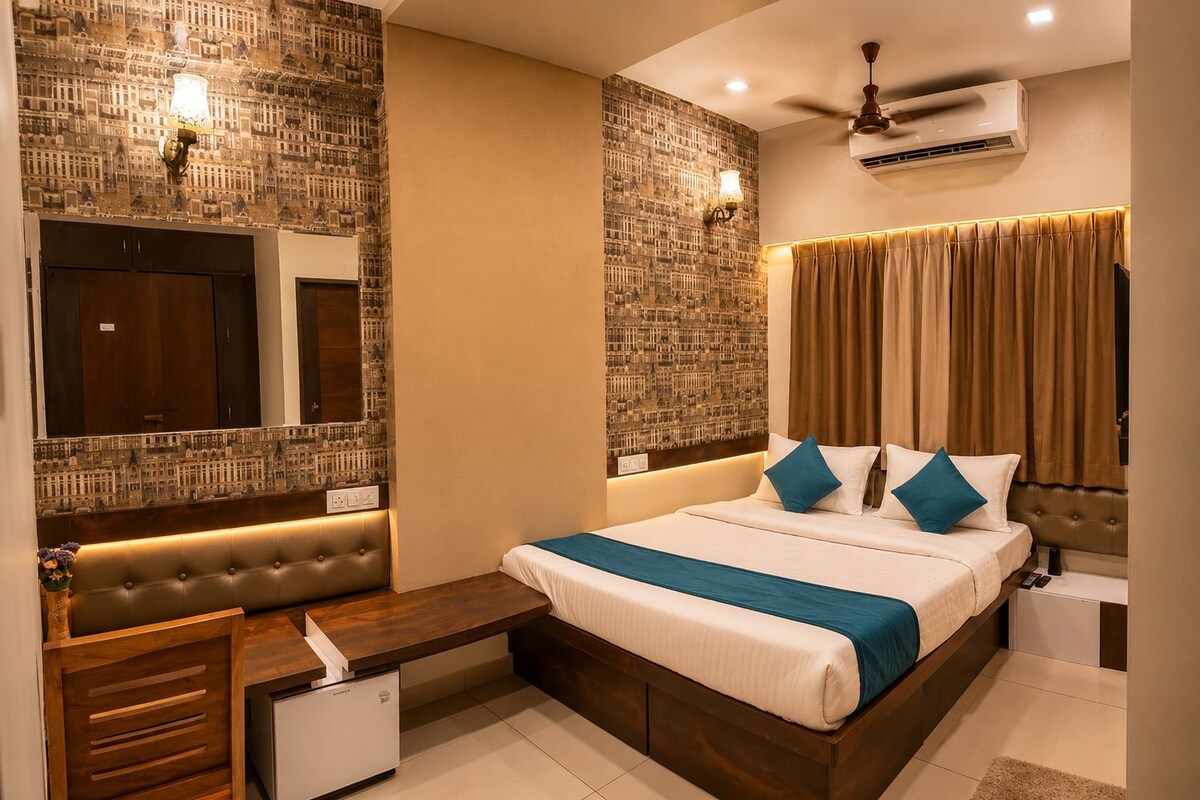 Desk, free WiFi, bed sheets
