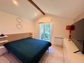 Ferros/tábuas de passar roupa, Wi-Fi, roupa de cama