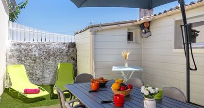Seaside & Marsh Cottage at Sunrise – Between Pornic and Noirmoutier