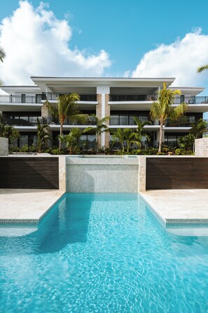 2 outdoor pools - The Breeze -Blue Bay Golf & Beach Resort (Sint Michiel)