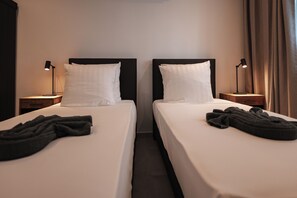 Iron/ironing board, free WiFi - The Breeze -Blue Bay Golf & Beach Resort (Sint Michiel)