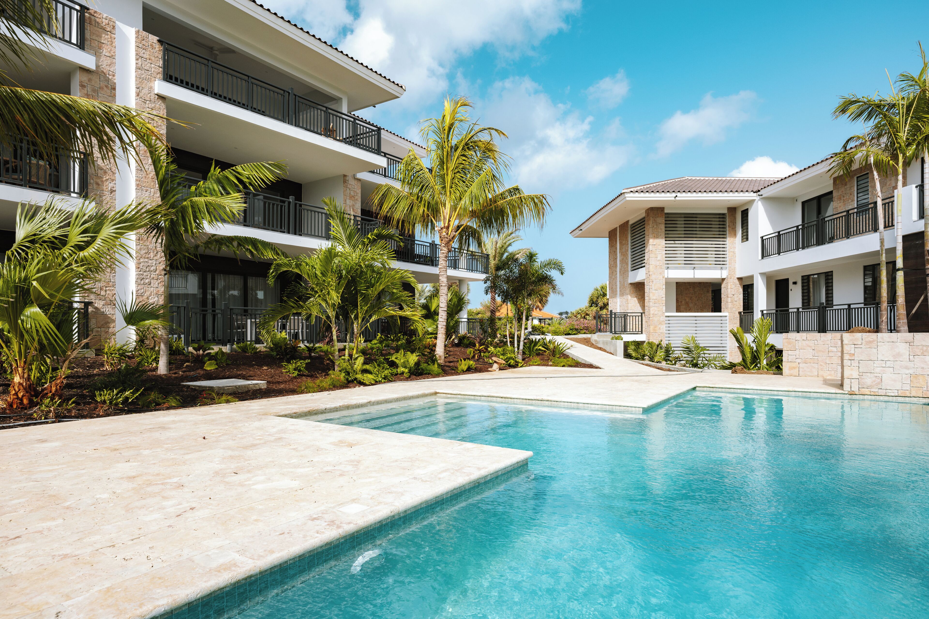 2 outdoor pools