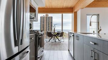 Apartment (2 Bedrooms) | Private kitchen | Fridge, coffee/tea maker
