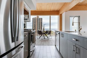 Apartment (2 Bedrooms) | Private kitchen | Fridge, coffee/tea maker - Landing Amazing 1bd, Gym, Game Room (Milwaukee)
