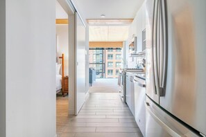 Apartment (1 Bedroom) | Private kitchen | Fridge, coffee/tea maker - Landing Amazing 1bd, Gym, Game Room (Milwaukee)