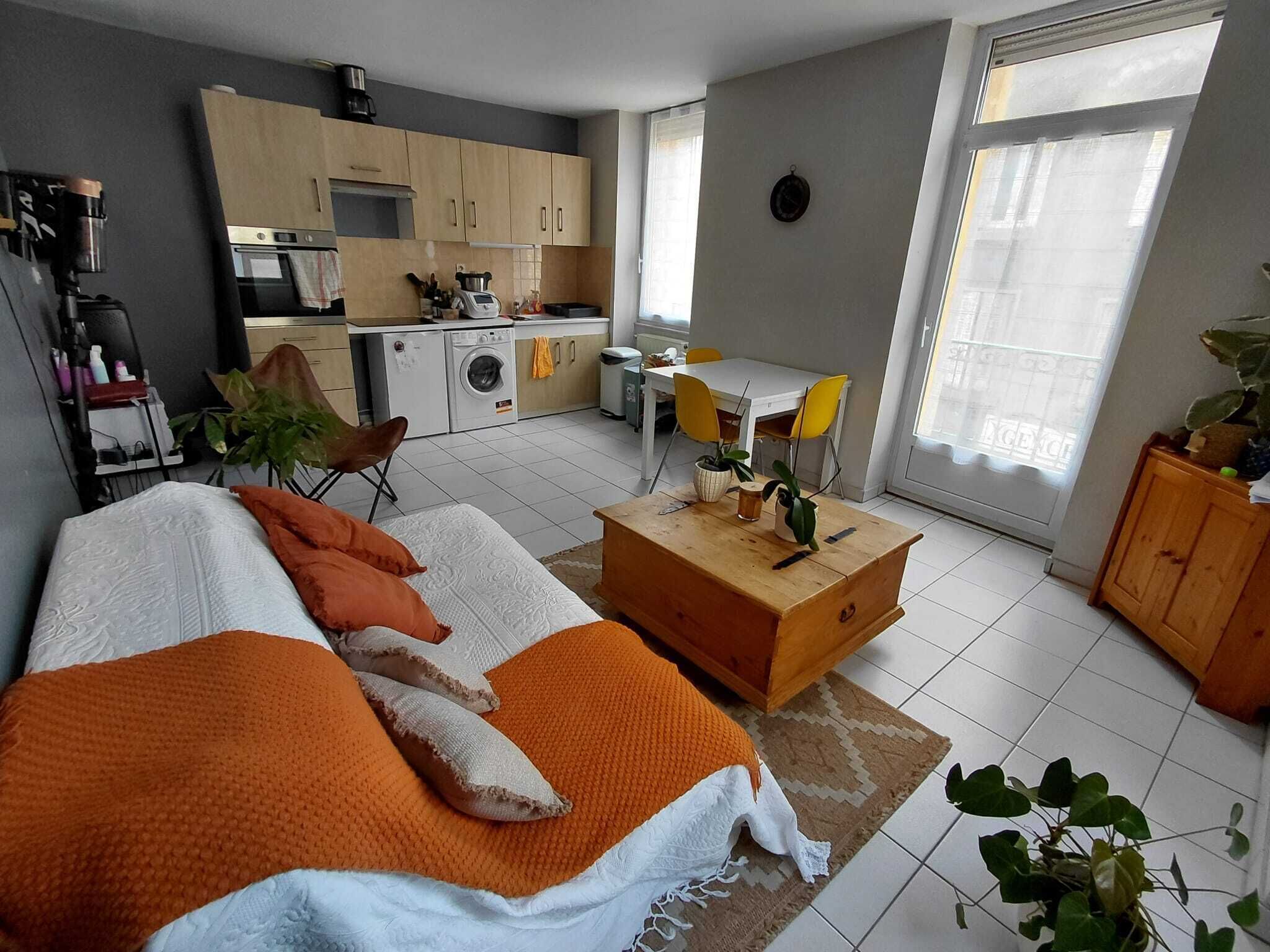 2 bedrooms, bed sheets