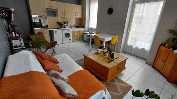 2 bedrooms, bed sheets