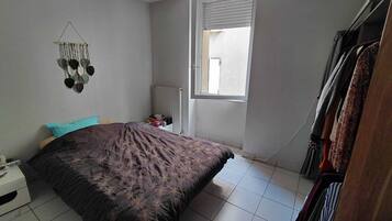 2 bedrooms, bed sheets