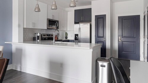 Landing Incredible 1bd, Clubhouse, Game Room