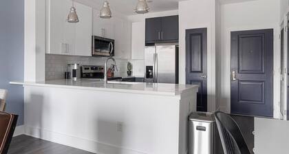 Landing Incredible 1bd, Clubhouse, Game Room