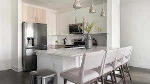Departamento (2 Bedrooms) | Cocina privada | Refrigerador y cafetera y tetera
