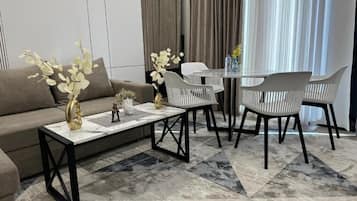 Comfort Apartment, City View | Dining