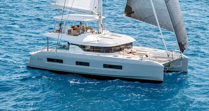 Floating Villa: Yacht Vacation with Captain & Chef - 10 guests