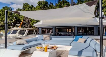 Floating Villa: Yacht Vacation with Captain & Chef - 10 guests