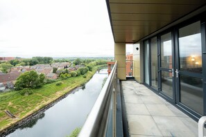 Property grounds - River Irwell View | 2BR home w/parking & Balcony (Richmond)