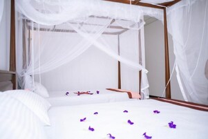 Deluxe Triple Room, Balcony, Garden View | In-room safe, soundproofing, iron/ironing board, WiFi (free)