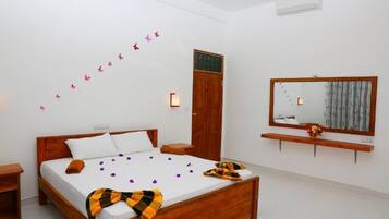 Deluxe Villa, Balcony, Garden View | In-room safe, soundproofing, iron/ironing board, free WiFi