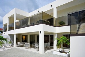 Terrace/patio - 3-bedroom apartment in lovely Noord (oranjestad)