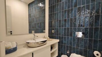 Luksus-villa - 4 soveværelser - privat badeværelse - udsigt til marina | Badeværelse | Hårtørrer, håndklæder, Sæbe, Toiletpapir