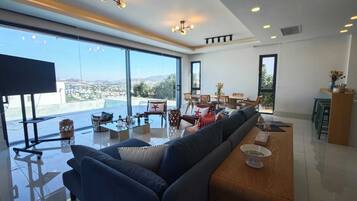 Luxury-Villa, 4 Schlafzimmer, eigenes Bad, Blick auf den Jachthafen | Wohnbereich