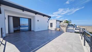 Luksus-villa - 4 soveværelser - privat badeværelse - udsigt til marina | Terrasse/gårdhave