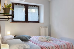 2 bedrooms, WiFi, bed sheets