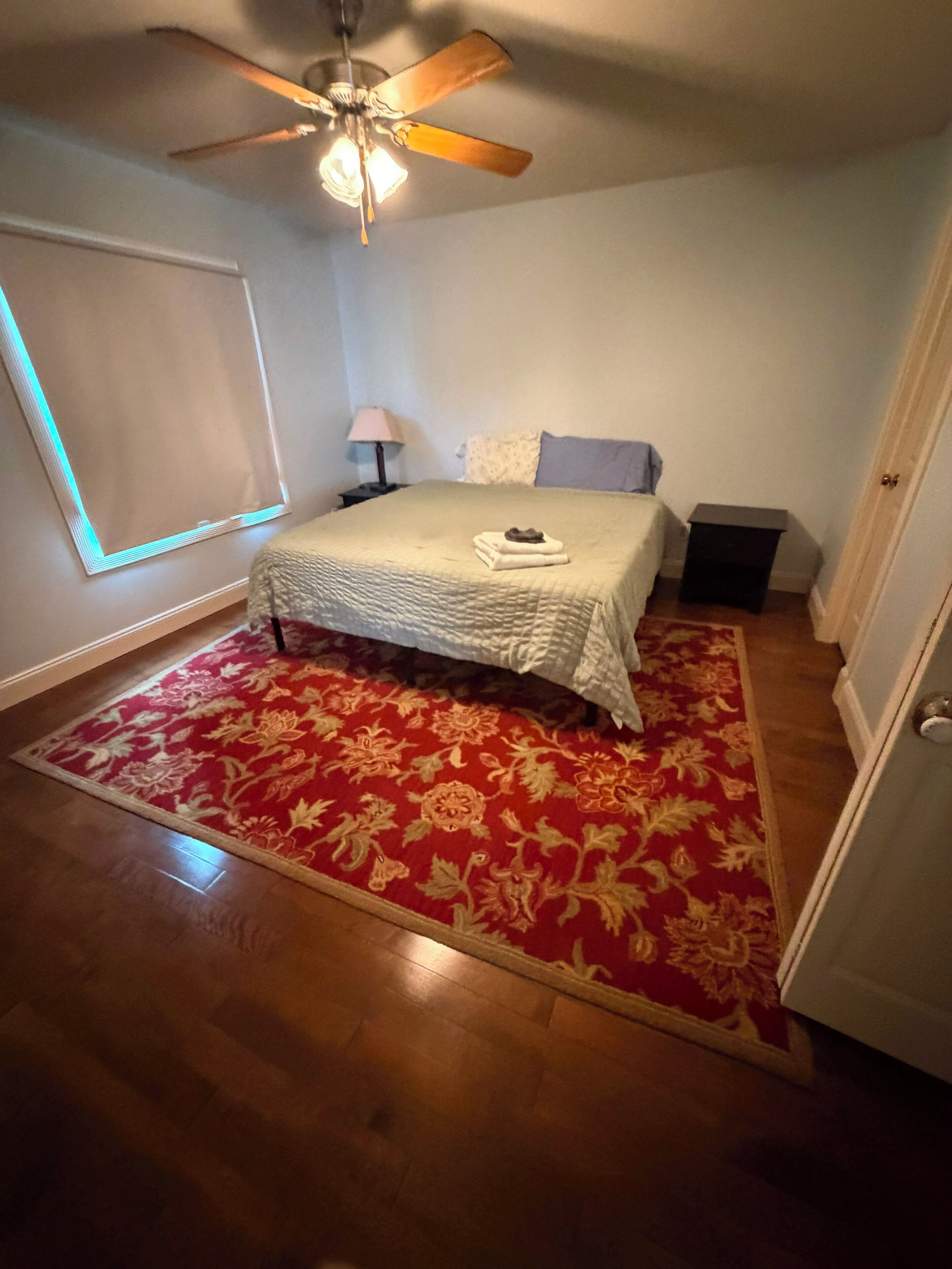 4 habitaciones, escritorio, tabla de planchar con plancha y wifi gratis 