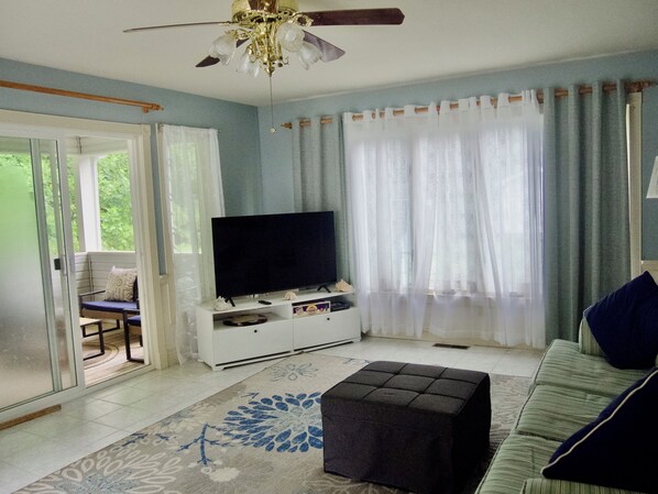 Smart TV, books, stereo