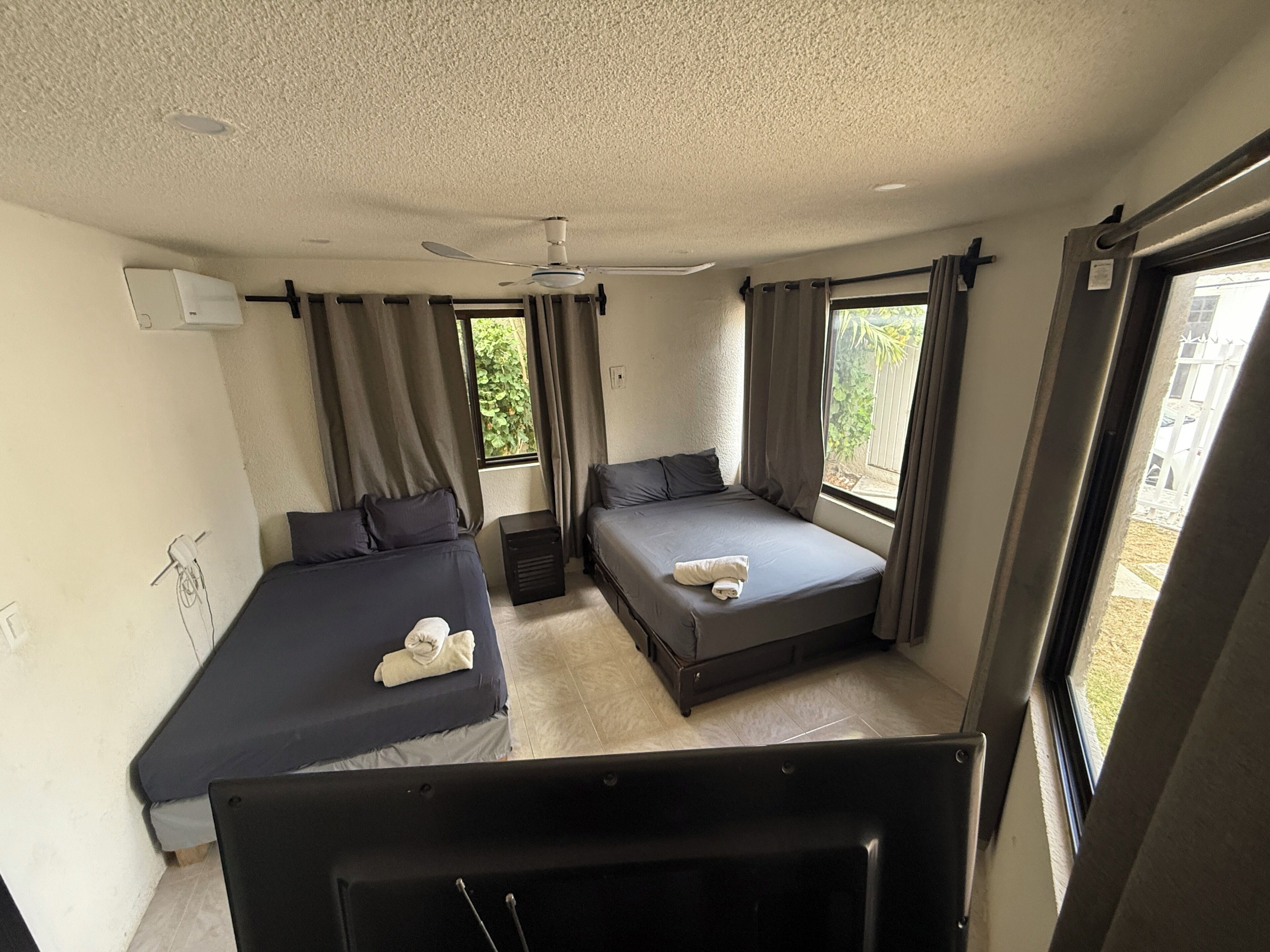 5 habitaciones, tabla de planchar con plancha y wifi gratis 